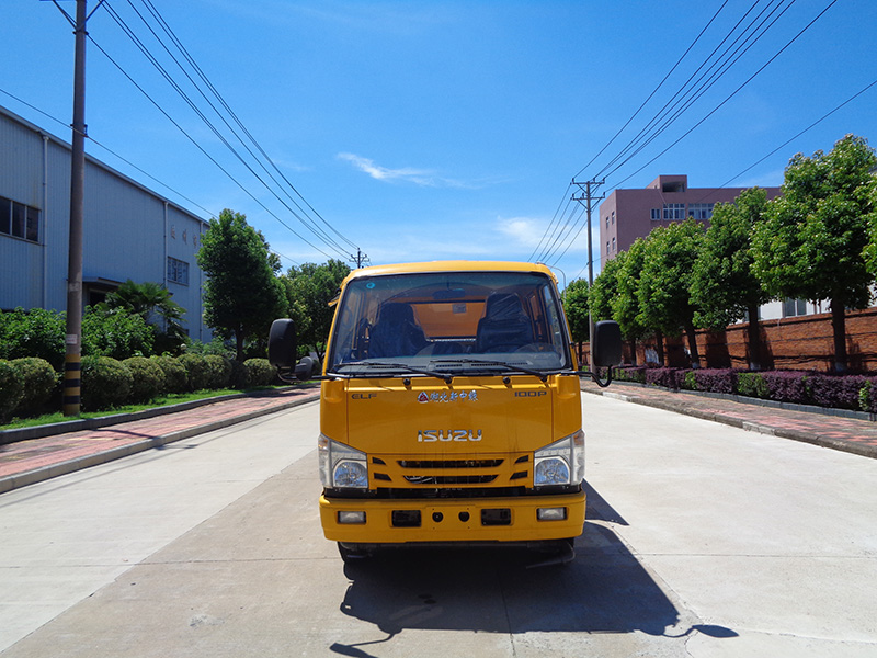 XZL5072GSS6型灑水車