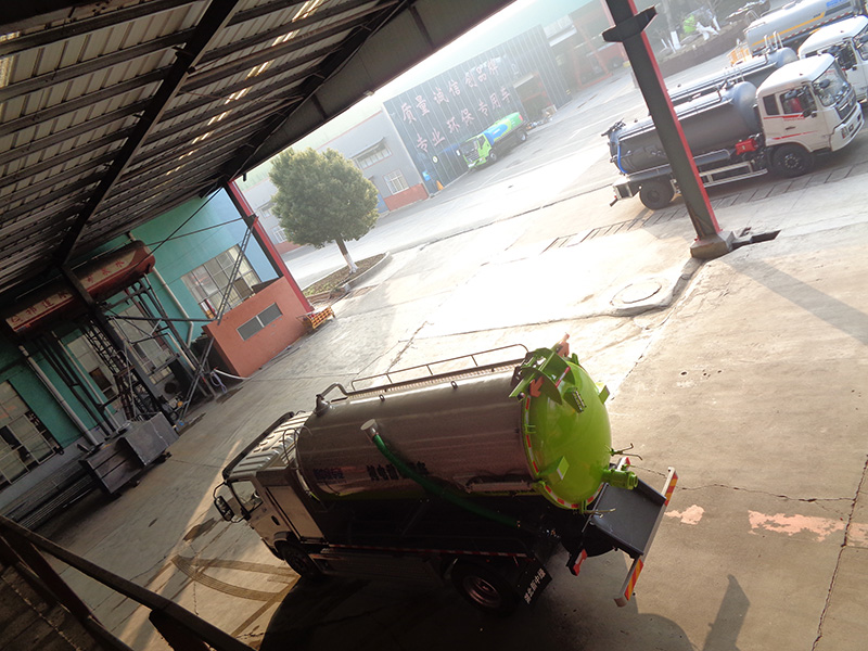 XZL5180GXWBEV型純電動吸污車